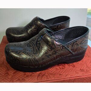 Dansko Professional Brown Tooled Women’s Clogs Size 39 US 8.5